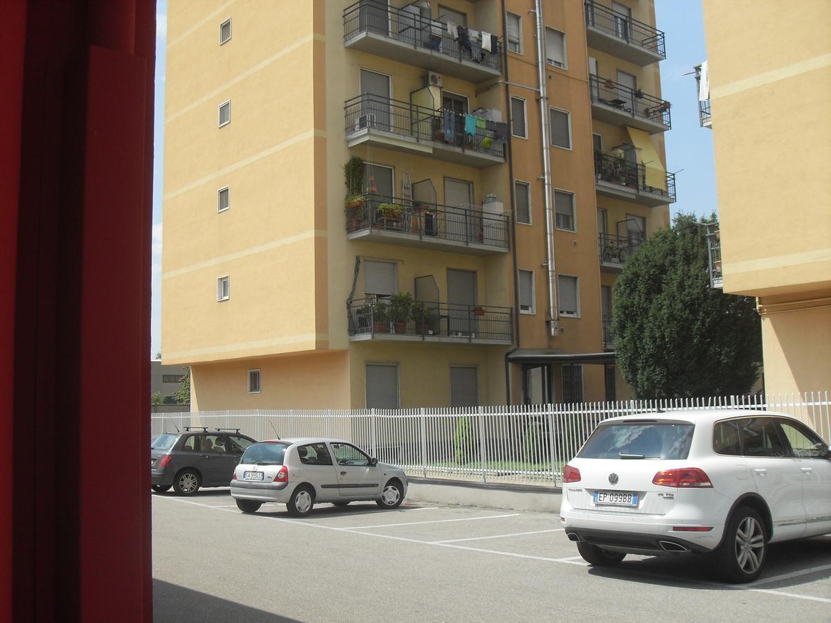 Sempione 72 Bed & Breakfast Pogliano Milanese Bagian luar foto